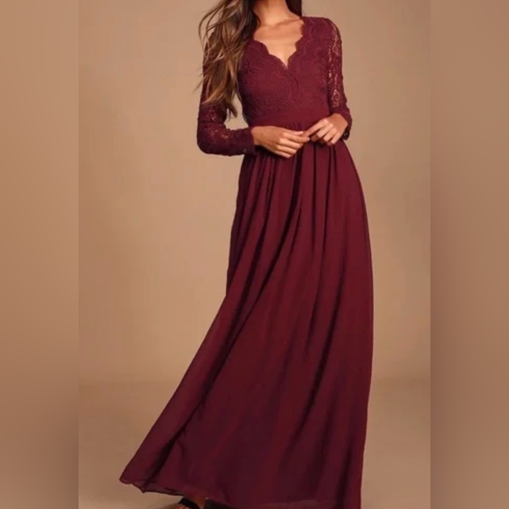 NWT XS LuLus long sleeve burgundy
maxi dress
